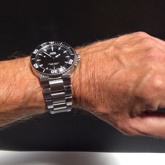 Men’s Oris Aquis Date 43mm Watch - Picture 15 of 16